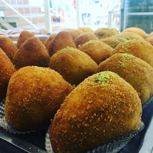 Carica l'immagine nel visualizzatore di Gallery, Arancino al Pistacchio